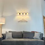 Lejlighed Renovated Flat In Center Of The Village *